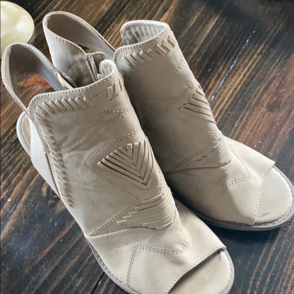 Francesca’s sandal